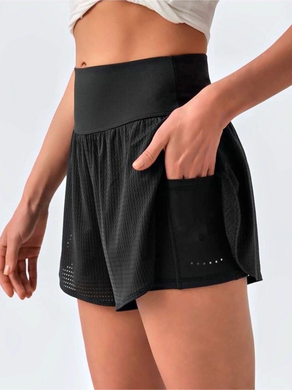 Halara High Waisted Tummy Control Short Medium 8/10